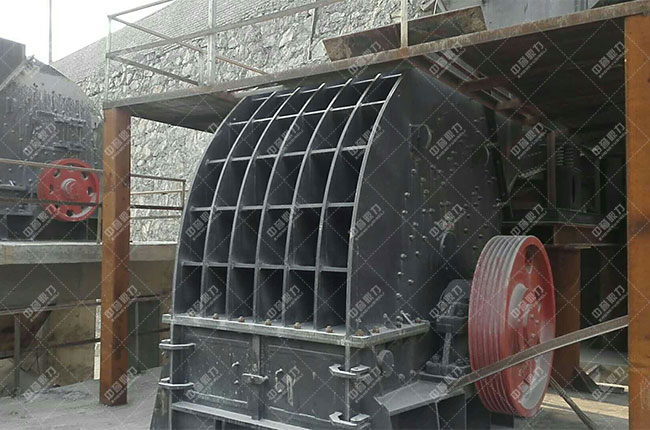 時產(chǎn)400噸磕石機(jī)