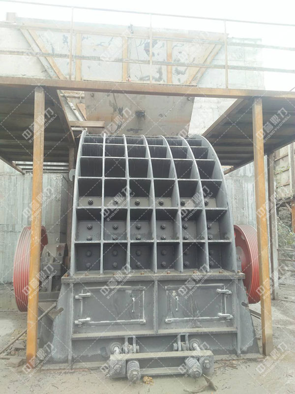 時產(chǎn)400噸磕石機(jī)