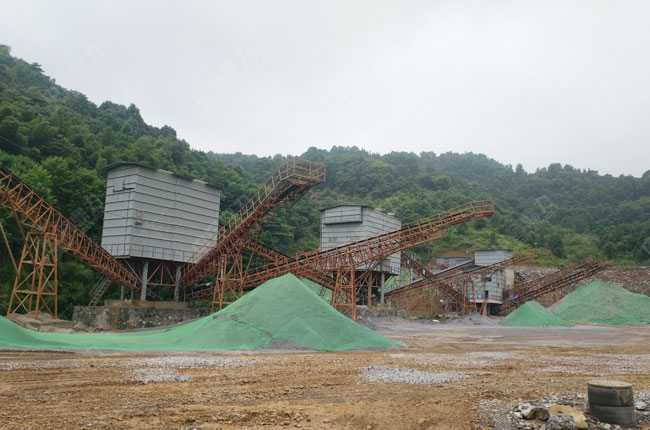 江西萍鄉(xiāng)上石采石場時產(chǎn)300噸碎石生產(chǎn)線